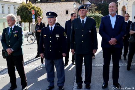 Ob 1. novembru smo se s polaganjem cvetja k osrednjim kamniškim spomenikom poklonili žrtvam vojn (6)